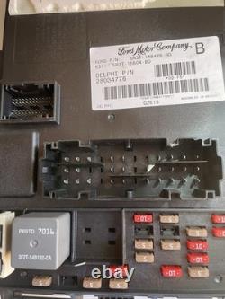 2005 2006 Ford Mustang Front Body Control Module BCM Fuse Box 5r3t 14b476 Bd
